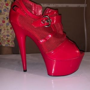 Brand new in the box never been worn size 7